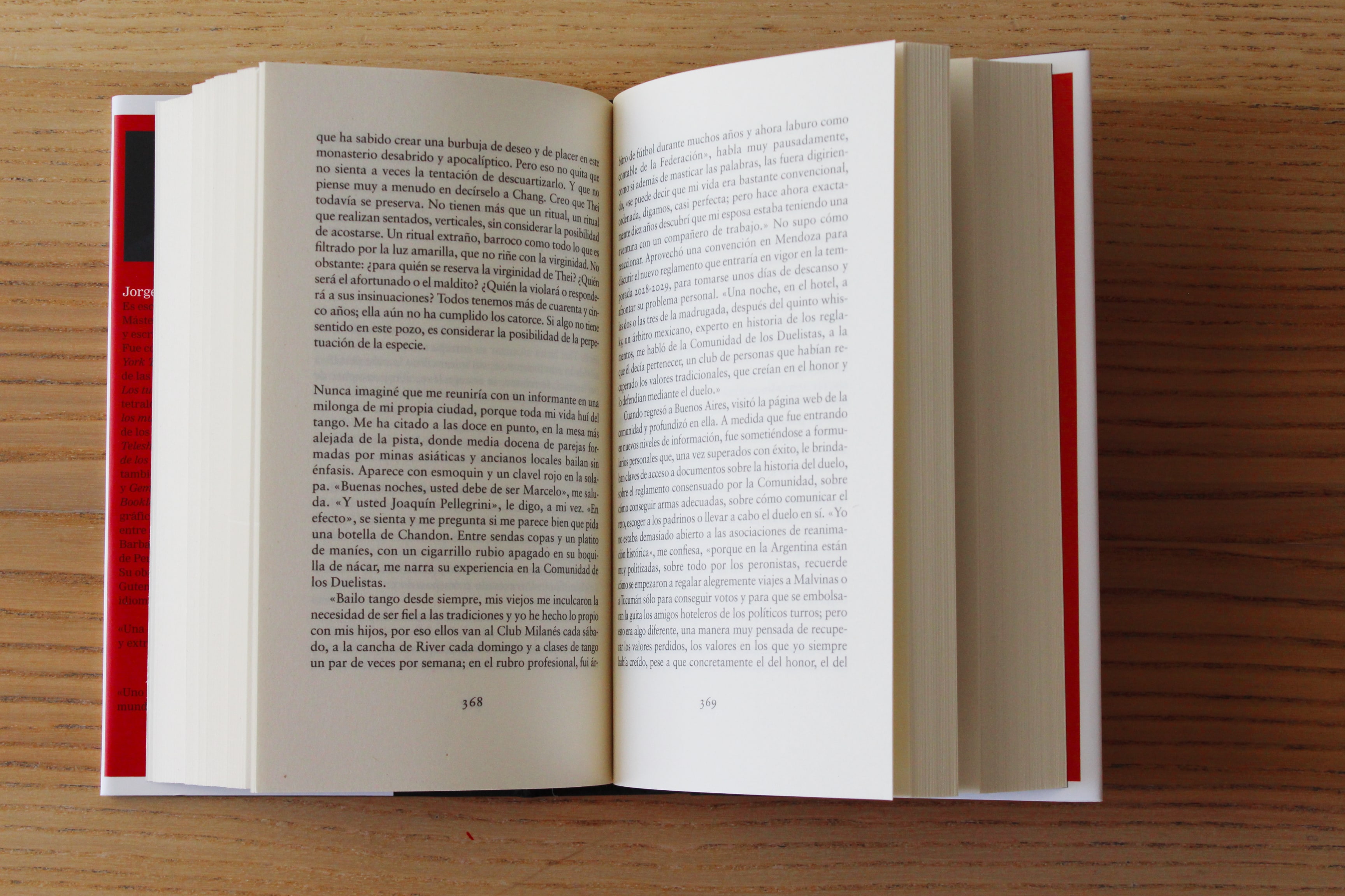 las-huellas-libro-abierto-jorge-carrión